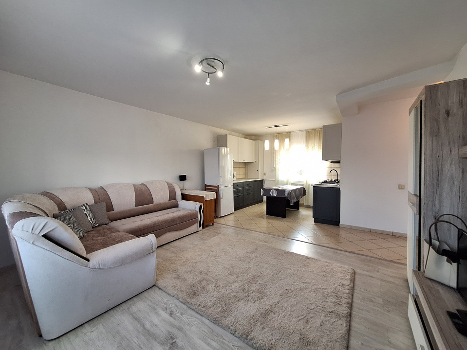 Apartament cu 3 camere, 2 bai, 2 parcari, zona Terra