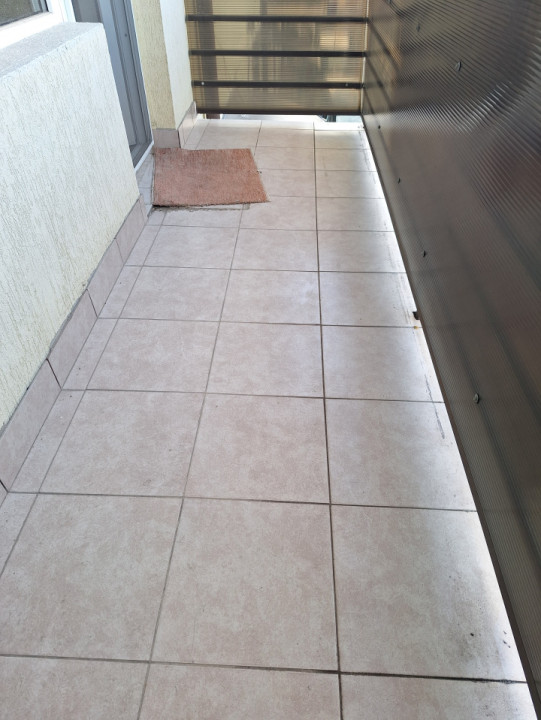 Apartament cu 3 camere, 2 bai, 2 parcari, zona Terra