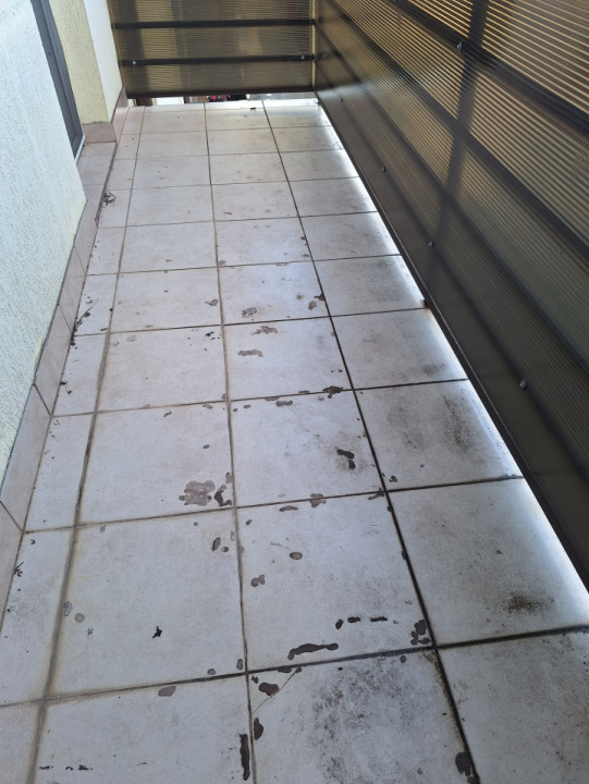 Apartament cu 3 camere, 2 bai, 2 parcari, zona Terra