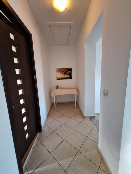 Apartament cu 3 camere, 2 bai, 2 parcari, zona Terra