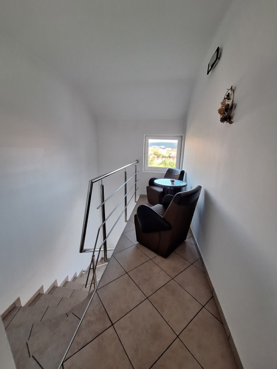 Apartament cu 3 camere, 2 bai, 2 parcari, zona Terra