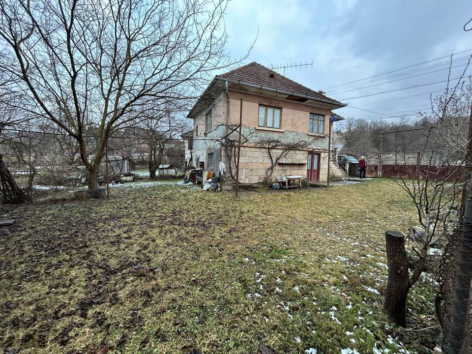 Casa veche in Suceagu cu teren 1715 mp2