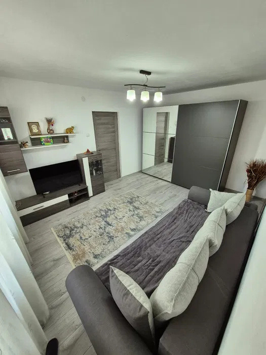 Apartament 3 camere, 61 mp, recent renovat, balcon, zona Grigore Alexandrescu