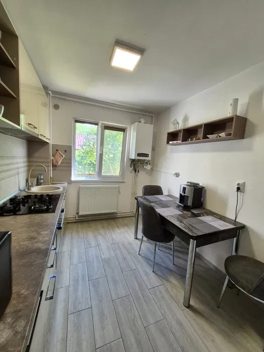 Apartament 3 camere, 61 mp, recent renovat, balcon, zona Grigore Alexandrescu