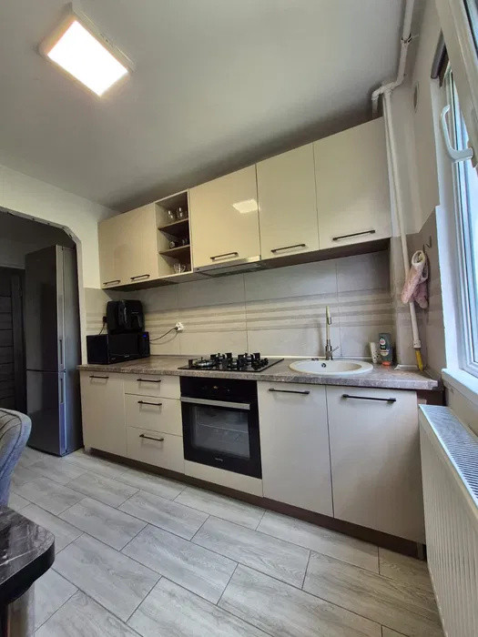 Apartament 3 camere, 61 mp, recent renovat, balcon, zona Grigore Alexandrescu