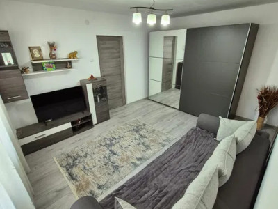 Apartament 3 camere, 61 mp, recent renovat, balcon, zona Grigore Alexandrescu
