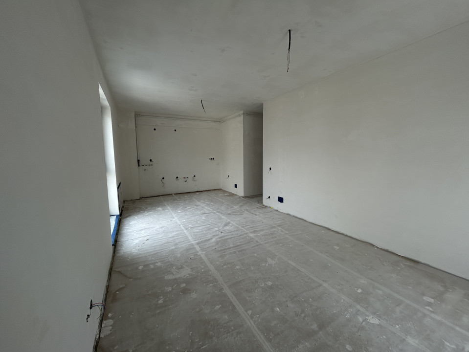 Apartament 3 camere, semidecomandat , finisat , zona Tineretului 