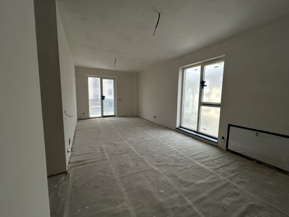 Apartament 3 camere, semidecomandat , finisat , zona Tineretului 