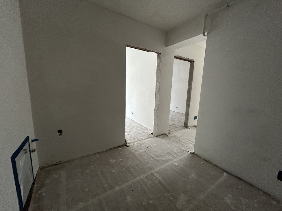 Apartament 3 camere, semidecomandat , finisat , zona Tineretului 