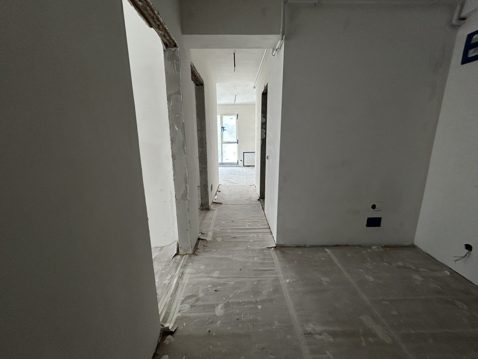 Apartament 3 camere, semidecomandat , finisat , zona Tineretului 