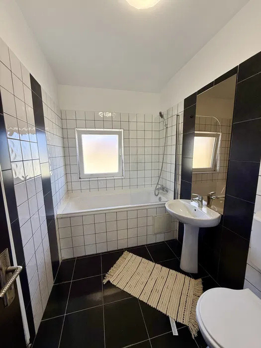 Apartament cu 2 camere, 50 mp, 2 balcoane zona Porii