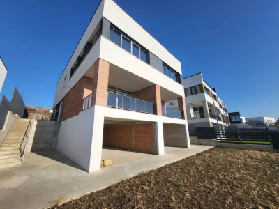 Casă tip duplex, 160 mp utili, 200 mp teren, zona Voroneț