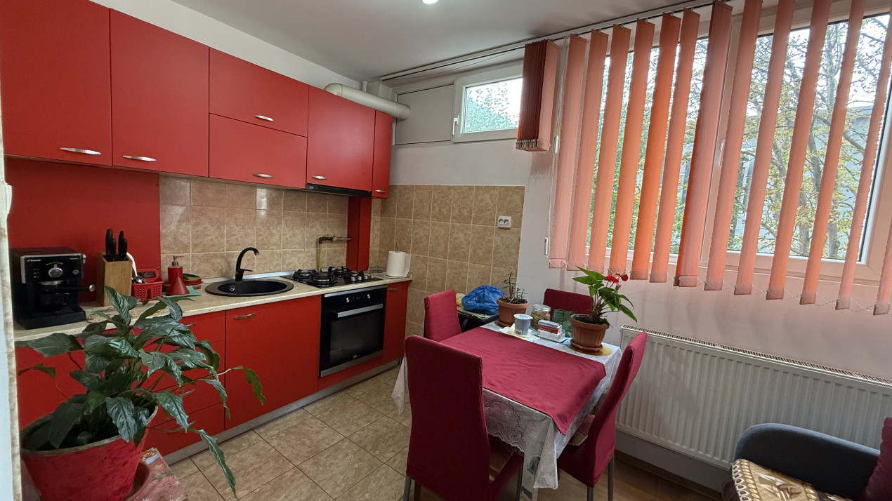 Garsoniera 28mp , zona Calea Floresti