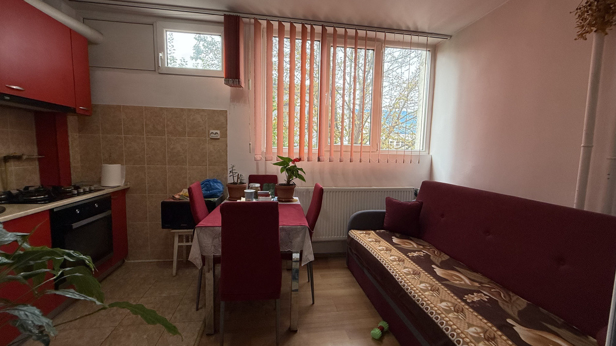 Garsoniera 28mp , zona Calea Floresti