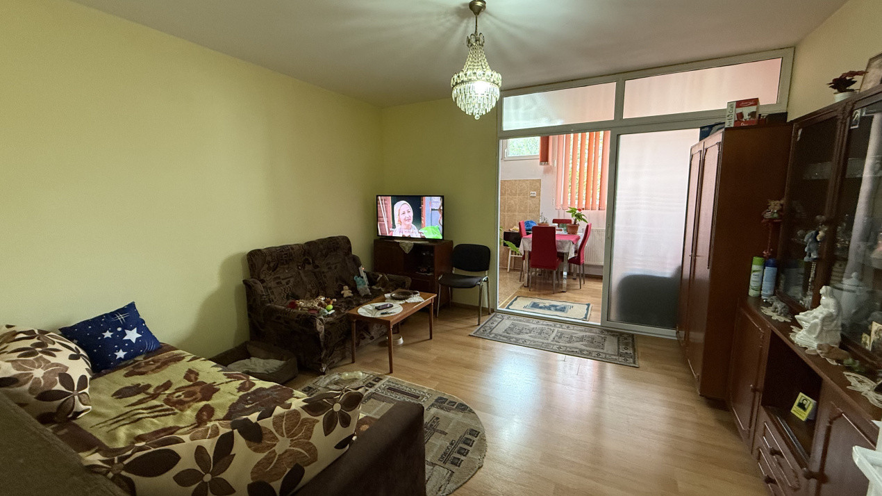 Garsoniera 28mp , zona Calea Floresti