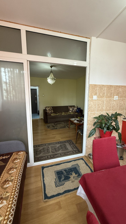 Garsoniera 28mp , zona Calea Floresti