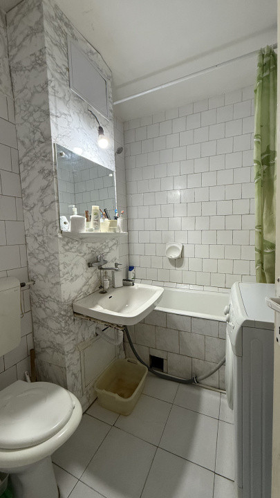 Garsoniera 28mp , zona Calea Floresti