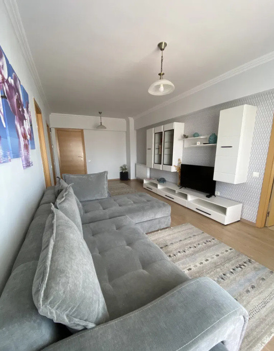 Apartament cu 2 camere, zona Intre Lacuri