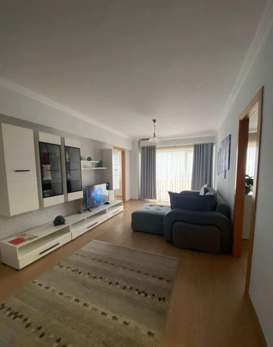 Apartament cu 2 camere, zona Intre Lacuri