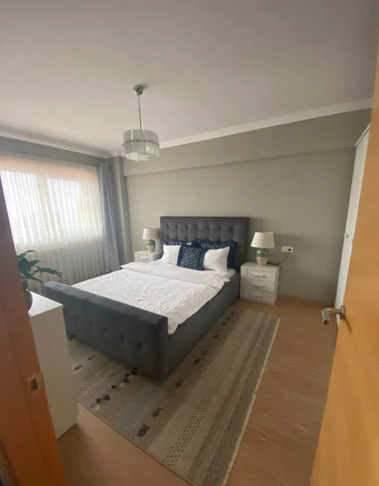 Apartament cu 2 camere, zona Intre Lacuri