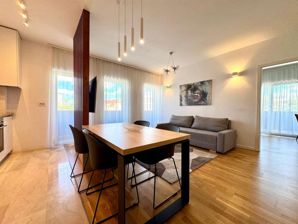 Apartament 3 camere, 80 mp utili, terasa, la cheie, zona Grand Hotel Italia