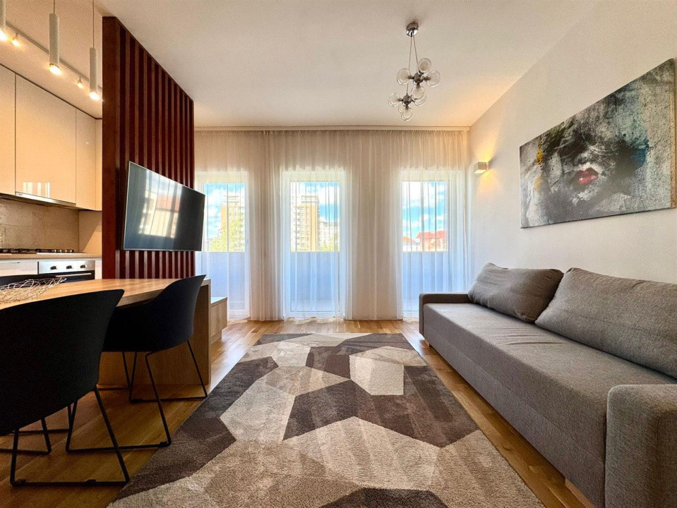 Apartament 3 camere, 80 mp utili, terasa, la cheie, zona Grand Hotel Italia