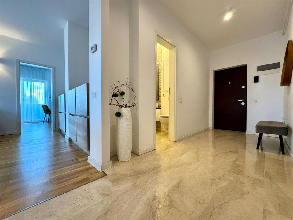 Apartament 3 camere, 80 mp utili, terasa, la cheie, zona Grand Hotel Italia