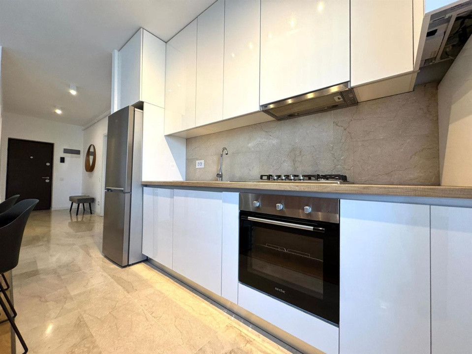 Apartament 3 camere, 80 mp utili, terasa, la cheie, zona Grand Hotel Italia