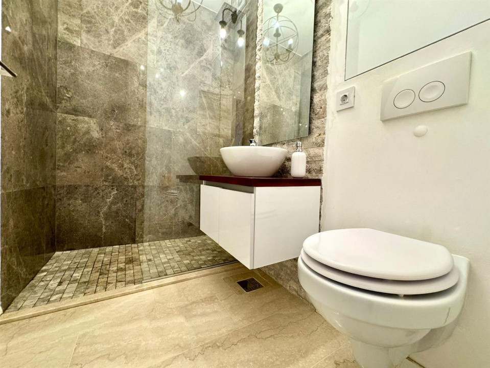 Apartament 3 camere, 80 mp utili, terasa, la cheie, zona Grand Hotel Italia