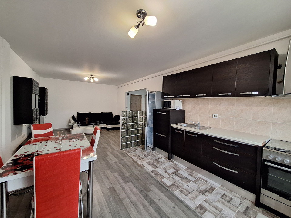 Apartament cu 2 camere, 50 mp, balcon, zona Cetatii