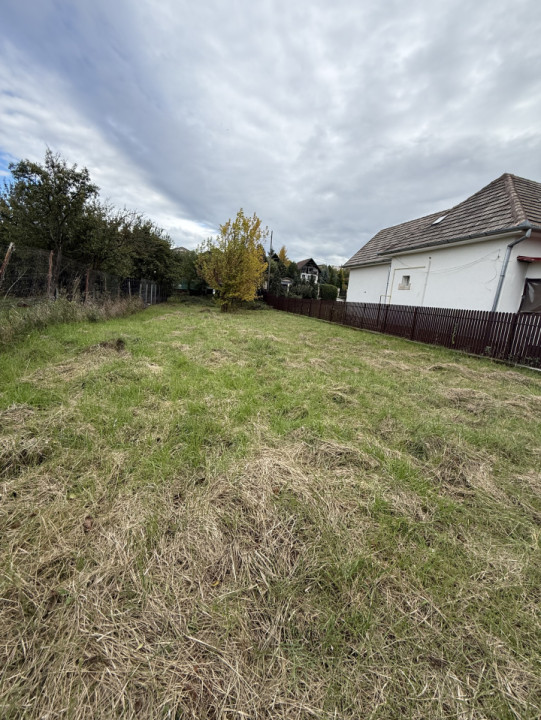 Teren intravilan 890mp în Chinteni – zonă centrală, strada principală