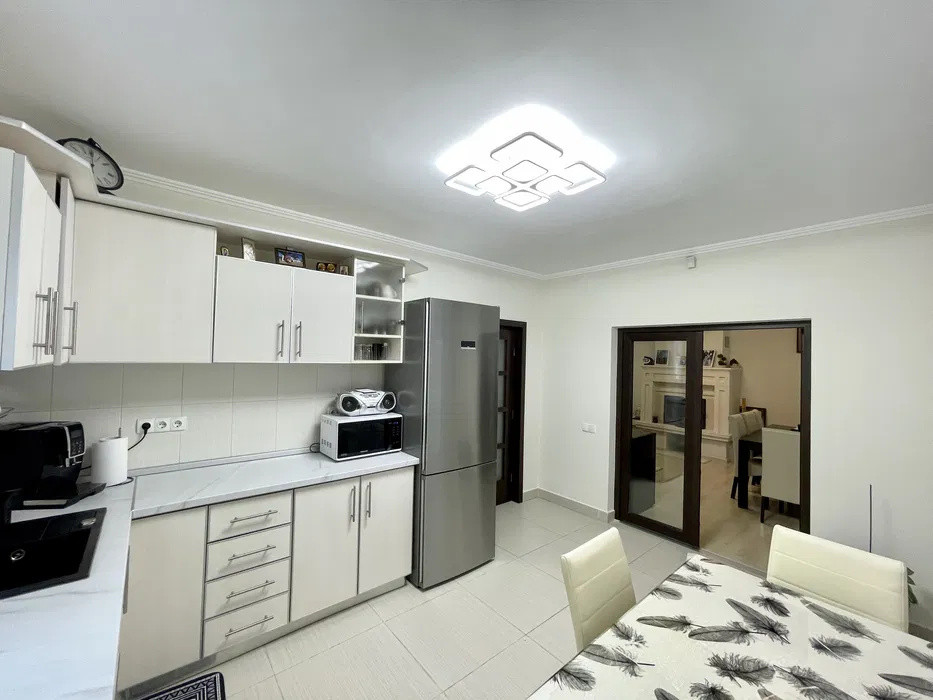 Casa  cu 4 camere, 300mp,garaj, str Votonet