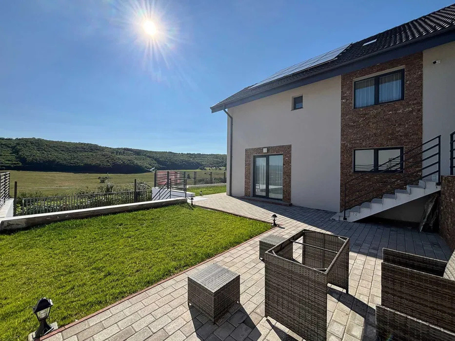 Casa cu 3 camere,140mp, Garaj, Panouri, Popesti Valea Seaca 