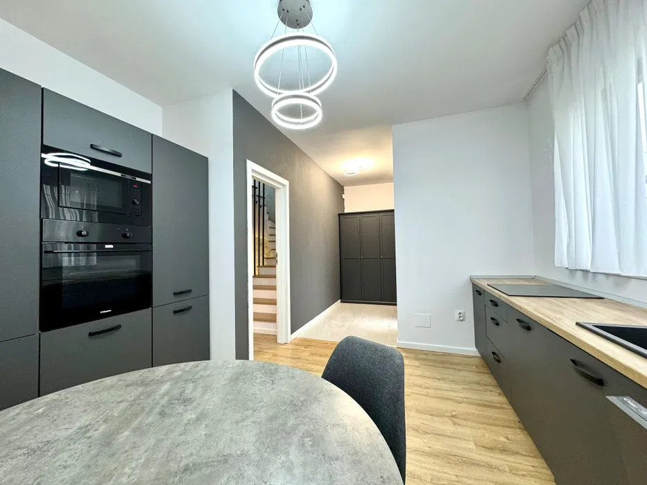 Casa cu 3 camere,132mp,garaj, Zona Borhanci