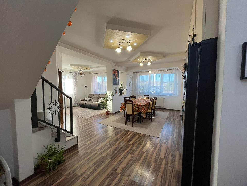 Apartament 4 camere, 2 niveluri, 135 mp, în zona Cetății – cu parcare inclusă!