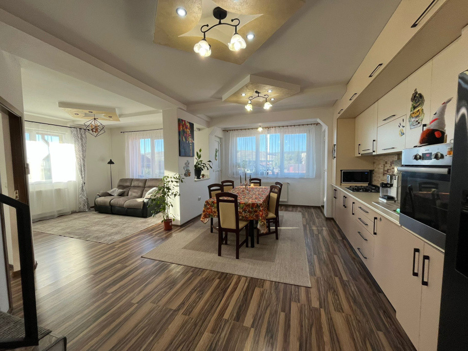 Apartament 4 camere, 2 niveluri, 135 mp, în zona Cetății – cu parcare inclusă!