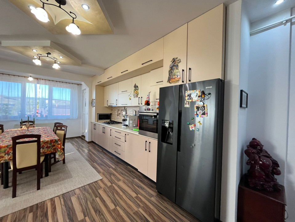 Apartament 4 camere, 2 niveluri, 135 mp, în zona Cetății – cu parcare inclusă!