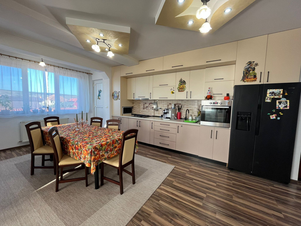 Apartament 4 camere, 2 niveluri, 135 mp, în zona Cetății – cu parcare inclusă!