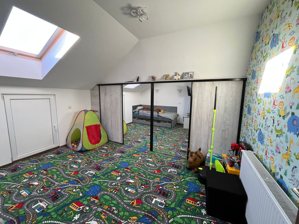 Apartament 4 camere, 2 niveluri, 135 mp, în zona Cetății – cu parcare inclusă!