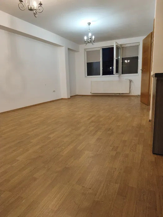 Casă 4 camere,105mp, 2 parcari, cartier Europa