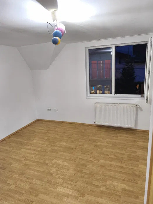 Casă 4 camere,105mp, 2 parcari, cartier Europa