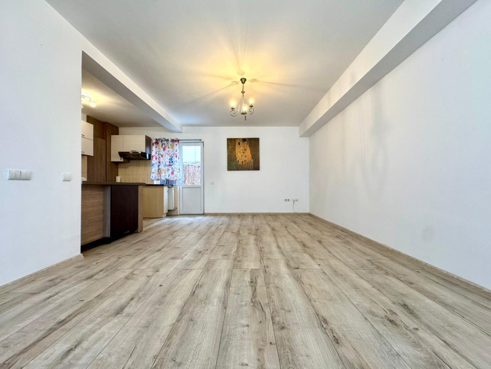 Casă tip duplex, 4 camere, 105 mp, 2 parcari, curte, zona Eugen Ionesco