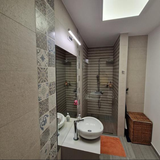 Apartament cu 3 camere,80mp,parcare,,Zona centru