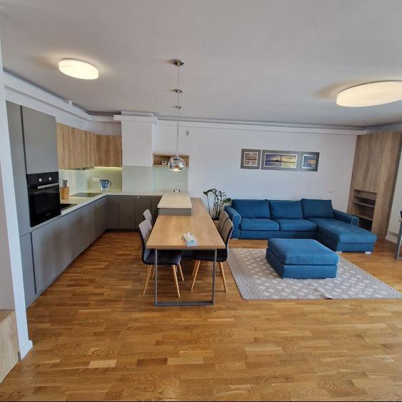 Apartament cu 3 camere,80mp,parcare,,Zona centru