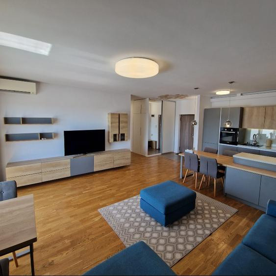 Apartament cu 3 camere,80mp,parcare,,Zona centru