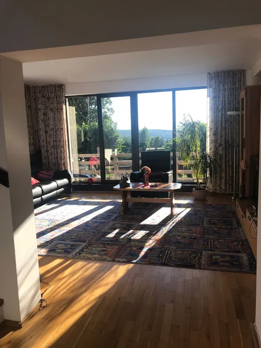 Casa cu 4 camere, 2 terase, 250 mp utili si teren de 1000 mp, zona Faget