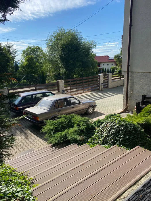 Casa cu 4 camere, 2 terase, 250 mp utili si teren de 1000 mp, zona Faget