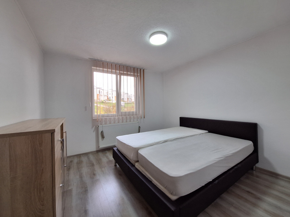 Apartament cu 3 camere, 2 parcari, boxa, zona Teilor