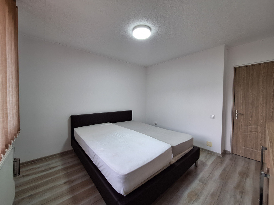 Apartament cu 3 camere, 2 parcari, boxa, zona Teilor