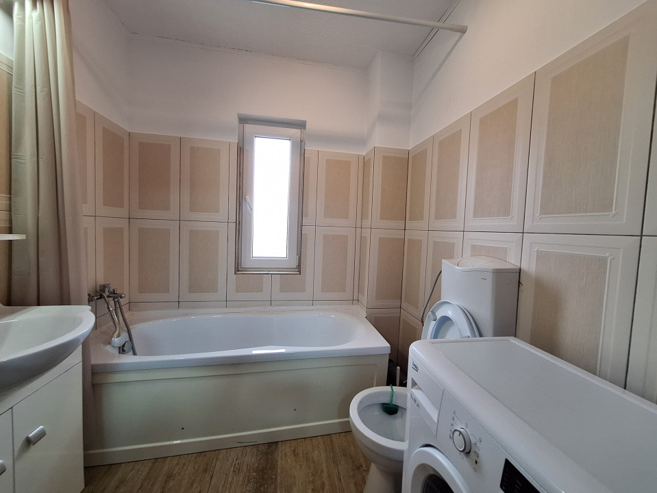 Apartament cu 3 camere, 2 parcari, boxa, zona Teilor